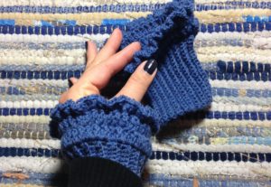 crocheted wrist warmers, handmade by Habiba from craftifymylove.com