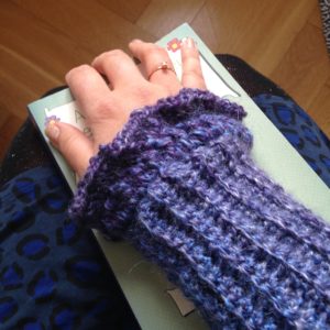 crocheted wrist warmers, handmade by Habiba from craftifymylove.com