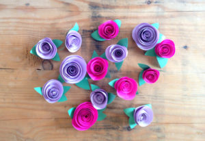 This image shows ever-blooming paper roses and offers a free tutorial