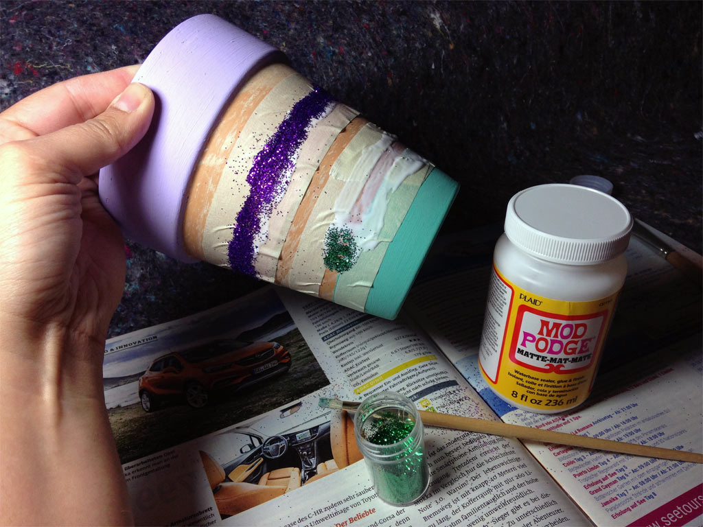 DIY spring and sparkly painted flower pot with glitter and pastel colors made by Habiba from Craftify My Love