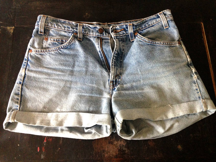 Cut off LEVIS denim shorts that are a tad bit too tight around the thighs. Learn how to make them wider the elegant way.