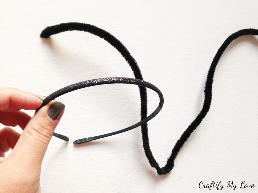 how to make make easy antennae with pipe cleaners for halloween butterfly costume
