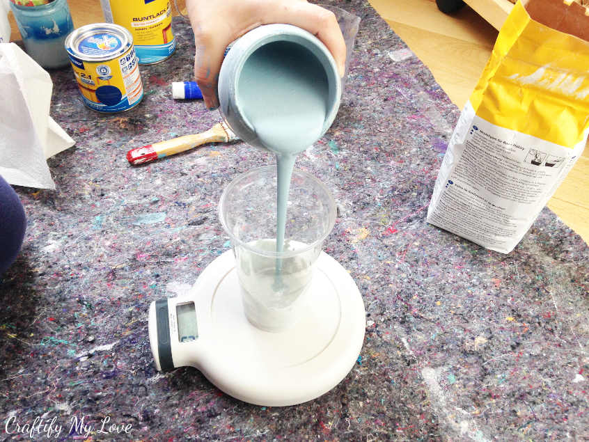 adding paint to water chalk mix for DIY chalkpaint