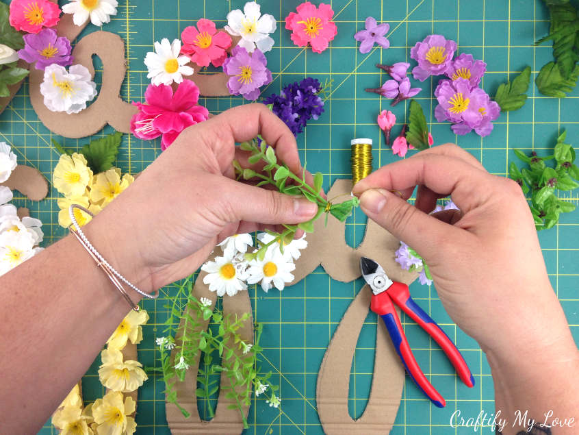 using floristic wire to make foliage bundles for floral sign 