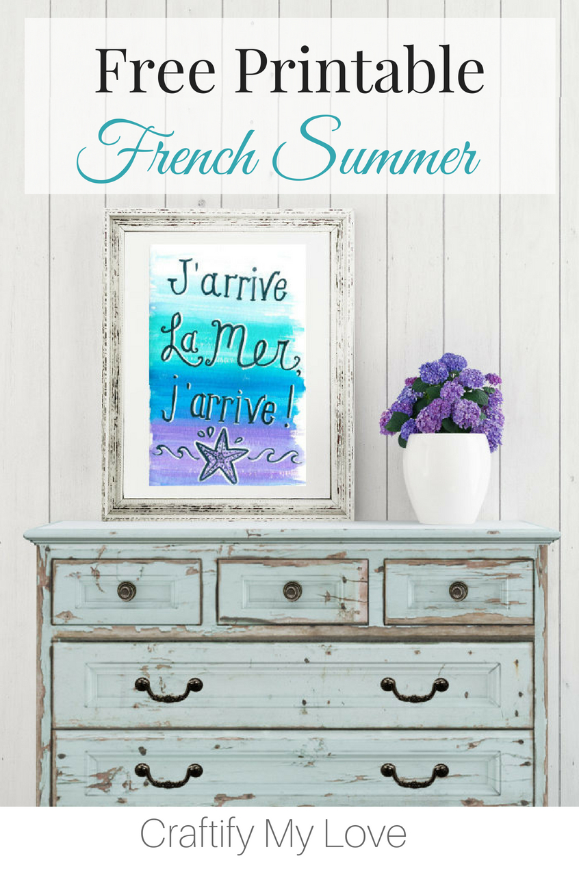 Download your free summer printable today and get inspired for that upcoming beach vacation. As a bonus, you'll find travel tips for Cavalaire-sur-Mer, which is located in the region Provence-Alpes-Côte d’Azur in France and a tutorial on how to make a mini notebook or photo album for those precious vacation memories. #craftifymylove #freeprintable #summer #watercolor #french #handlettering #walldecor #homedecor #beach #coastaldecor