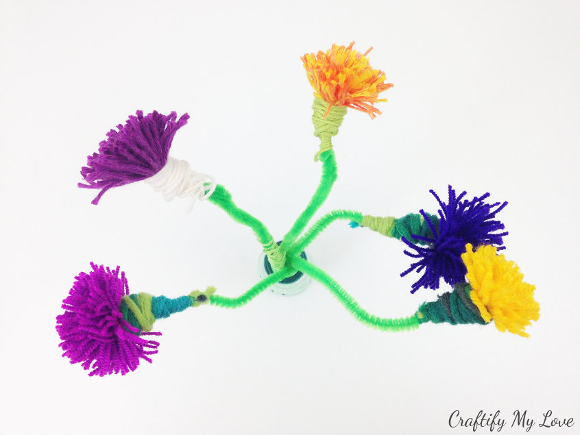 dandelion bouquet or bunch of tassel flowers that look almost like a pom pom. Fun kids craft idea that is a great diy gift from a child to an adult