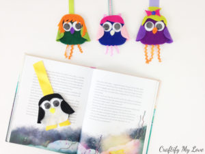 craft these happy bookmarks as a fun summer reading motivation for your kids.
