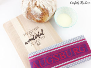 Using this detailed step by step tutorial you can DIY a personalised cutting board with pyrography art as a home warming gift idea.
