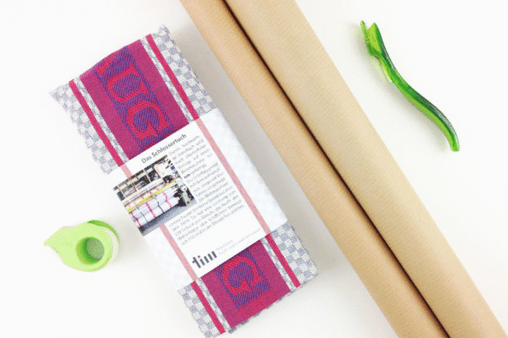 How to wrap a gift. Easy step-by-step instructions.
