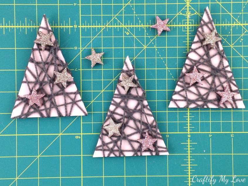 Mixed-media Christmas trees from upcycled shoe box, yarn, and glitter stars