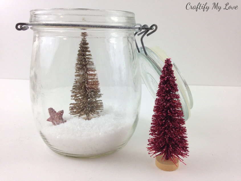 Sparkly bottle brush Christmas tree in a mason jar for a frugal minimalist home decor
