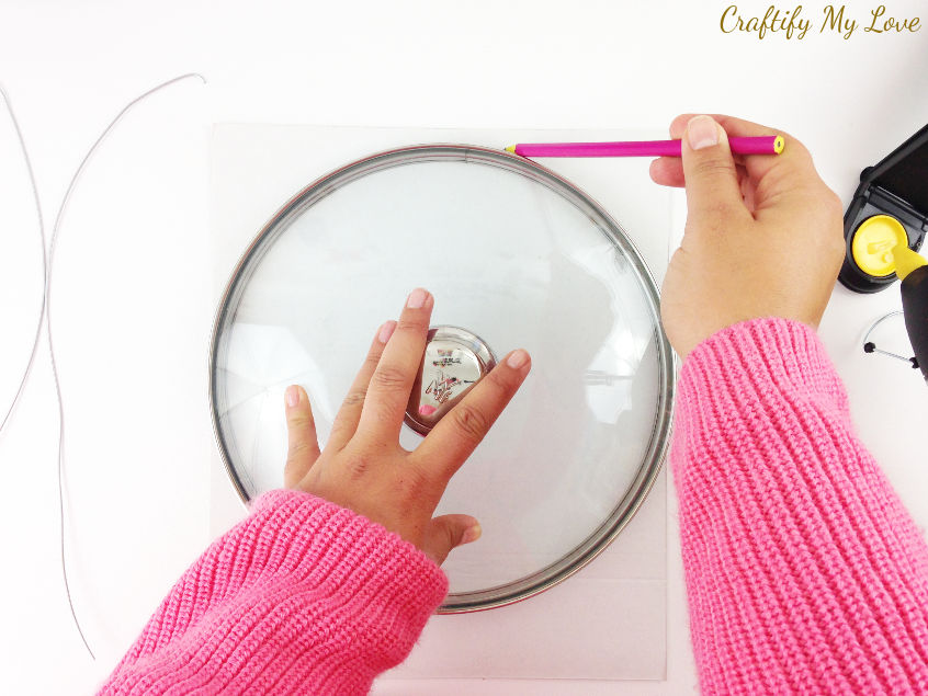 trace and cut out a circle from cardboard as a base for your giant paper flower blossom DIY