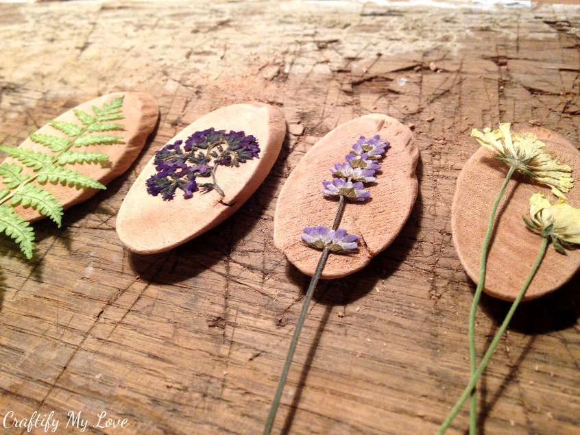 Decide on the pressed flower or leave for each pendant to make your DIY pendants