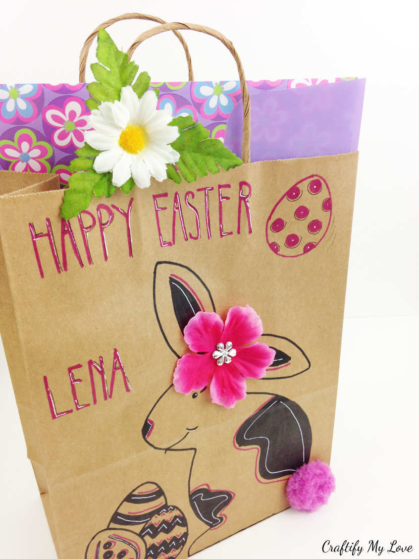 DIY Easter gift wrapping easter basket idea. Bunny with pink flower and pom pom #craftifymylove #Eastercraft #giftbag #lastminutecraft #upcycling #giftwrappingidea