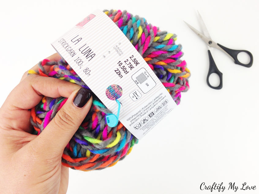 A need to know crochet hack: How to fix the banderole to leftover yarn for later reference