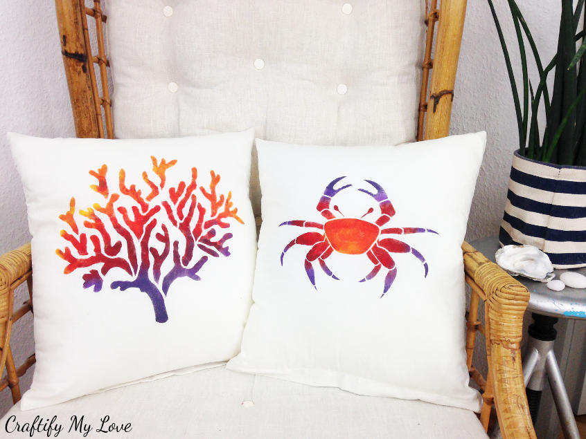 Video tutorial with step-by-step instructions on how to ombre stencil a pillow cover