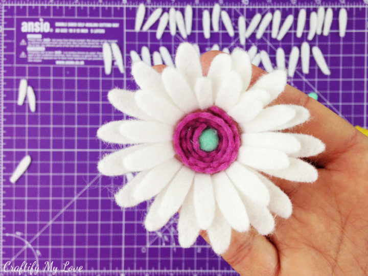 DIY Felt Flower Marguerite Daisy 2 of 5 Craftify My Love