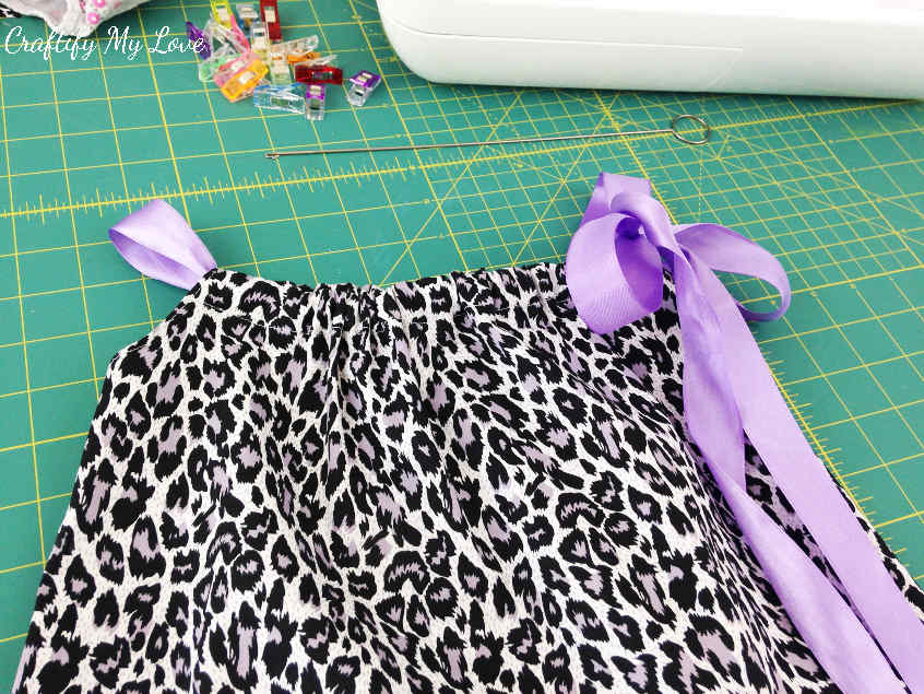 how to sew the easiest little girl summer pillowcase dress ever DIY your own pattern